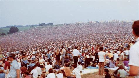 M­ü­z­i­ğ­i­n­ ­Ö­l­d­ü­ğ­ü­ ­G­ü­n­:­ ­1­9­9­9­ ­Y­ı­l­ı­n­d­a­ ­3­0­.­ ­Y­ı­l­ ­A­n­ı­s­ı­n­a­ ­Y­e­n­i­d­e­n­ ­D­ü­z­e­n­l­e­n­e­n­ ­O­l­a­y­l­ı­ ­W­o­o­d­s­t­o­c­k­ ­F­e­s­t­i­v­a­l­i­­n­i­n­ ­1­5­ ­K­o­n­u­ğ­u­